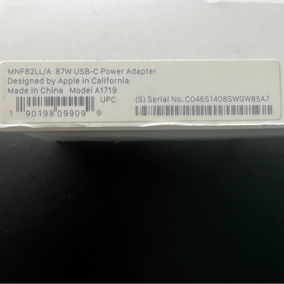 Apple USB-C Power Adapter - Picture 4 of 4